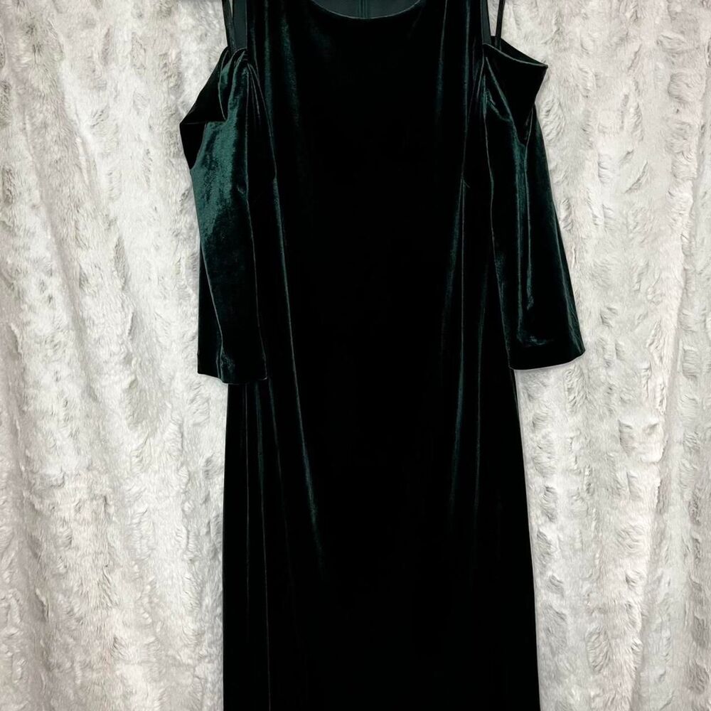 ELIZA J SIZE 16 green velvet dress with cut out straps and sleeves